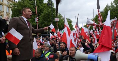 Ulicami Warszawy przeszedł marsz przeciw imigracji
